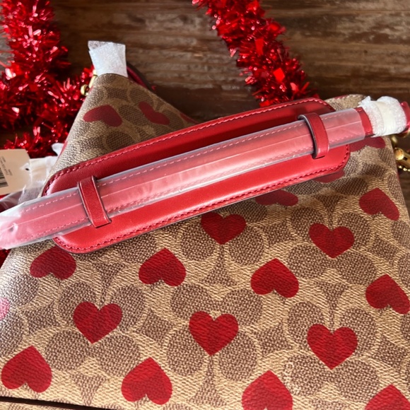 Coach Willow Bucket Bag In Signature Canvas With Heart Print BRAND NEW - Picture 14 of 14